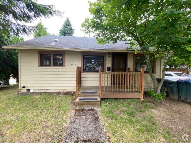 Building Photo - 3-bedroom Home with Large Fenced Yard - Wa...