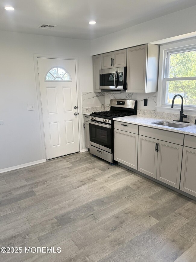 Photo - 55 Chapin Ave