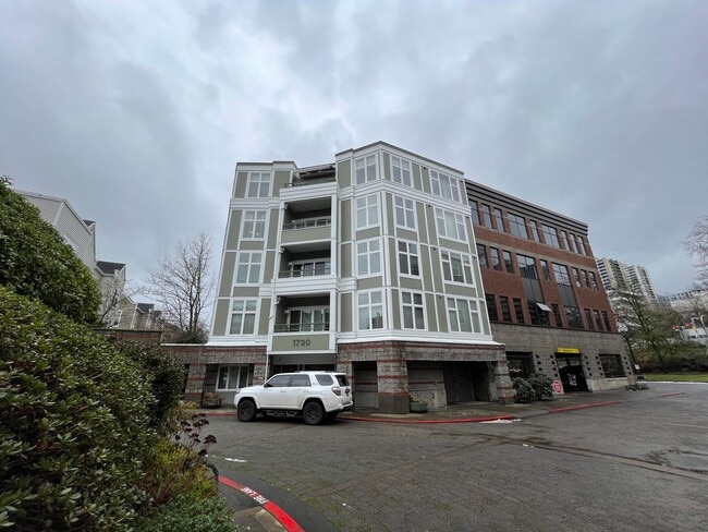 Building Photo - 1BD/1BA RiverPlace Condo - Secure Parking Included. Walk to OHSU, Waterfront, Shops & Restaurants. Unit 303