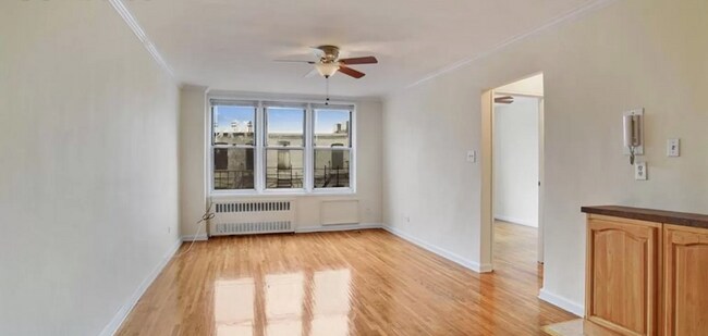 Photo - 720 E 31st St Apartments Unit 3A