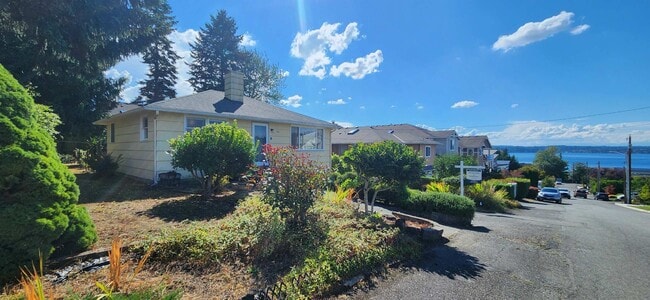 1013 N 33rd Pl