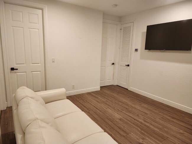 Photo - 400 SW 15th Dr