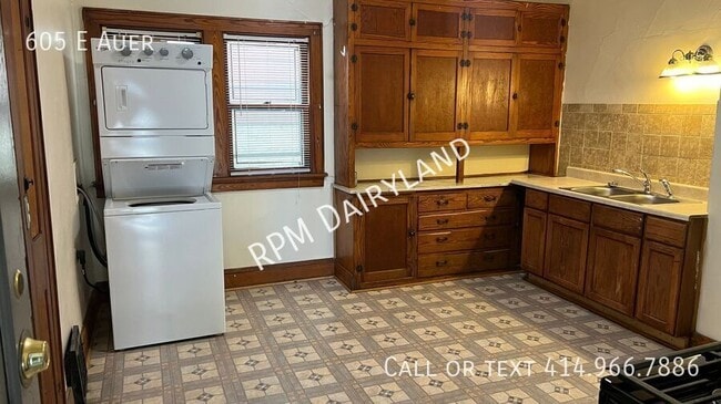 Photo - 605 E Auer-