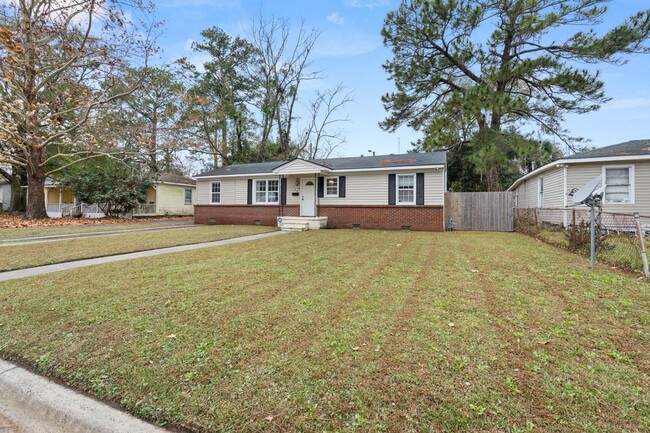 Photo - 325 Manor Dr