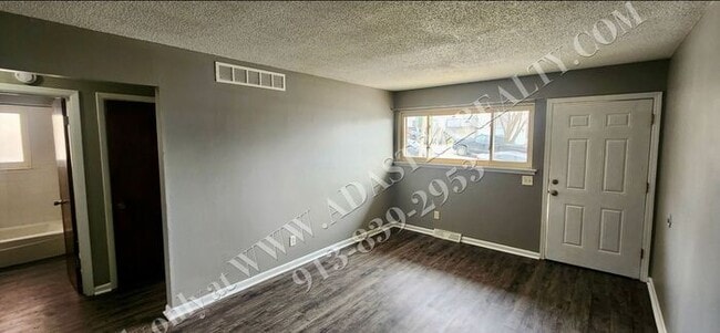 Photo - Cozy 2 Bed 1 Bath Duplex in KCK-Available NOW!!