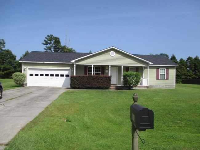 Building Photo - Charming three bedroom two bath home located off Piney Green.