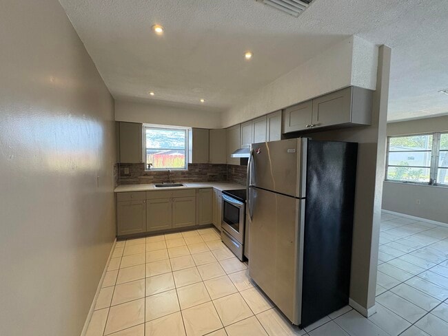 Photo - 6111 SW 31st St Unit E