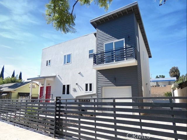 Building Photo - 1923 Holly Dr