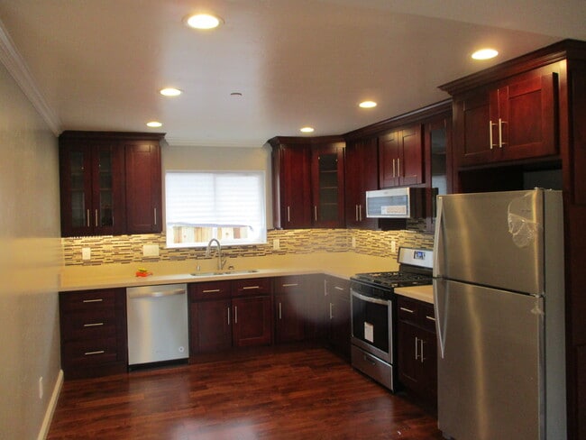 Building Photo - 1472 Hervey Ln Unit B