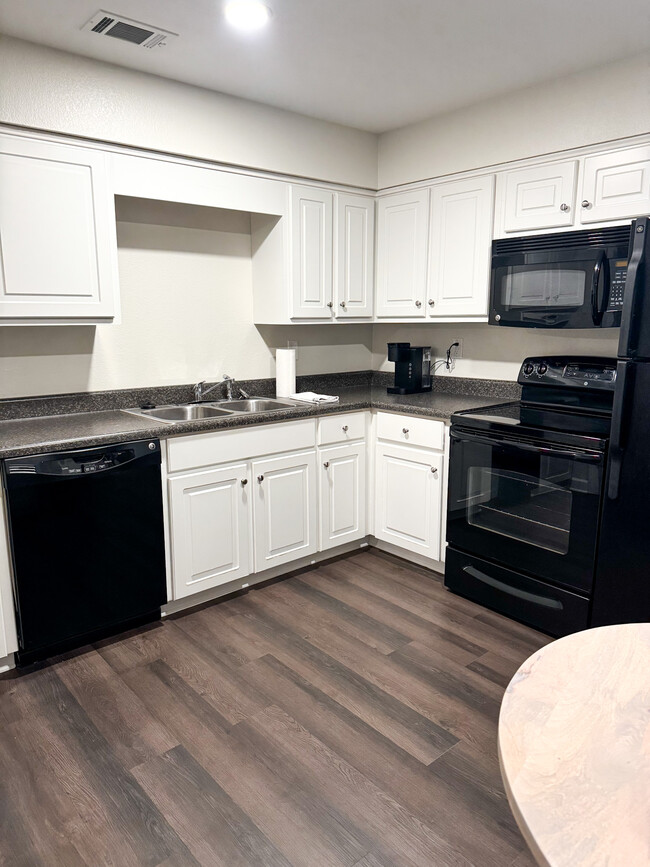 Photo - 807 Park Lane