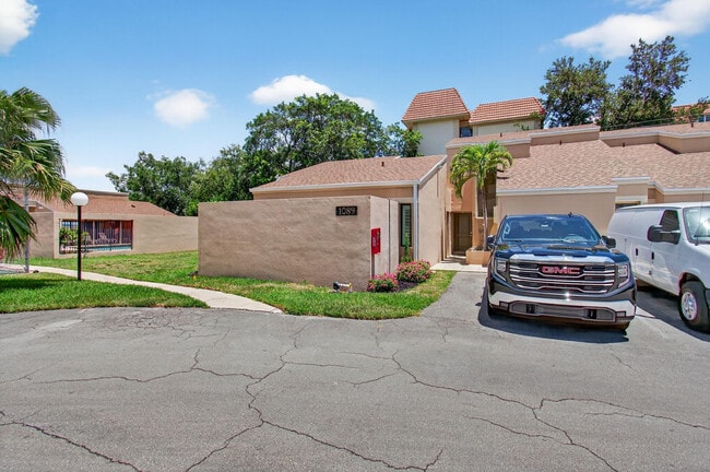 Building Photo - 1089 NW 13th St Unit 1