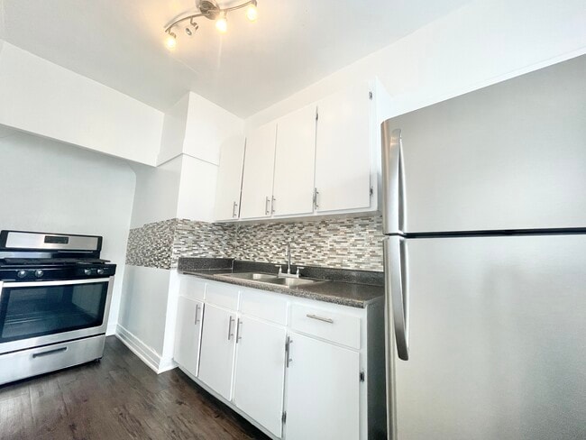 Photo - 913 Grattan St Unit 105