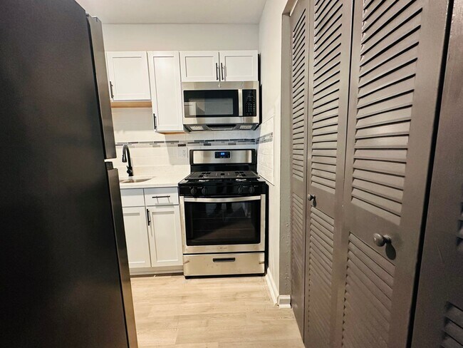 Photo - Experience Luxury Living at Bellagio Living II: Modern Apartments in Lawrence, Indiana Unit 8940-B