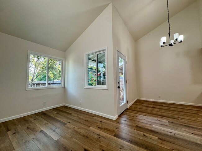 Photo - 2369 Kenton Ct Unidad #B