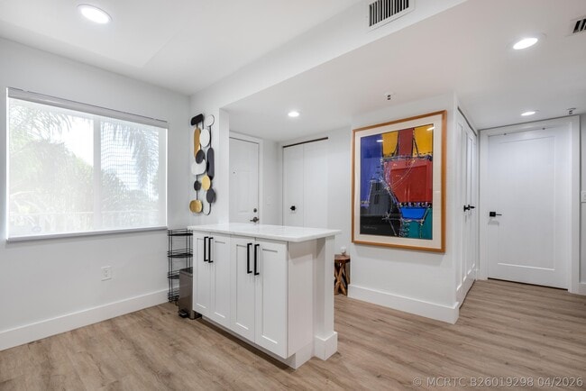 Photo - 6096 Huntwick Terrace Unit 303