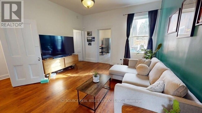 Photo - 132 Ferguson Ave N