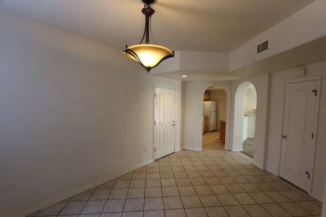 Photo - 3-Bedroom Summit Park Condo with Fireplace & Balcony Unidad 130