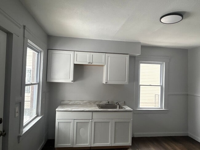 Photo - 5bd Single Section 8