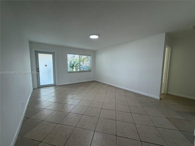 Photo - 1831 SW 24th St Unidad W