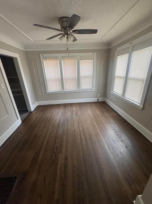 Photo - 15940 Hackett St