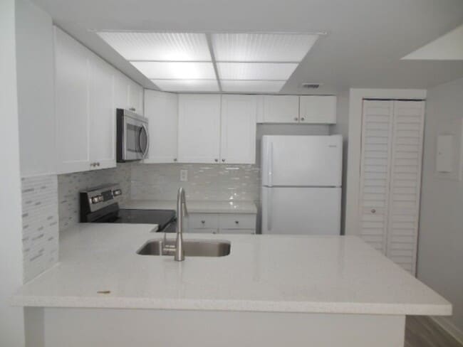 Photo - ONE BEDROOM ONE BATHROOM! WATERFRONT COMMUNITY! Unit 13