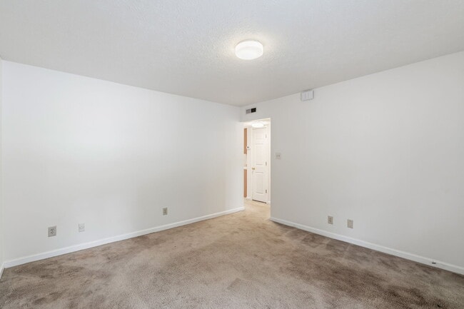 Building Photo - 482 E Red Bud Rd
