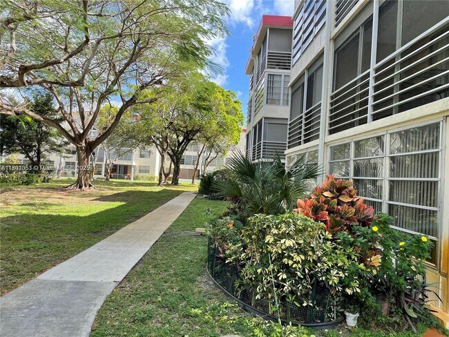 Building Photo - 3099 NW 48th Ave Unit 455 Rental