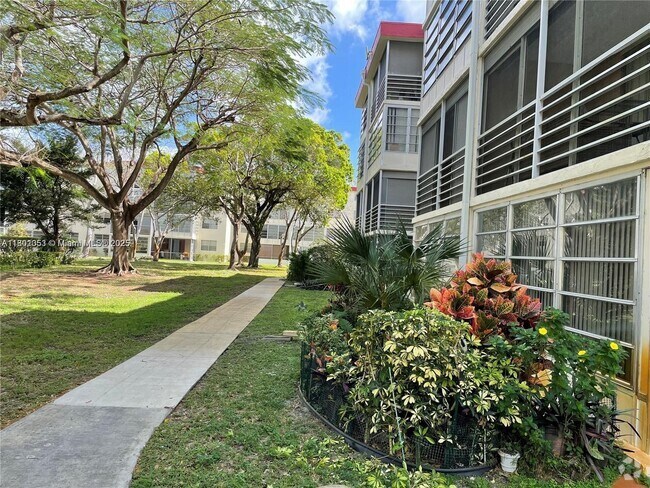 Building Photo - 3099 NW 48th Ave Unit 455 Rental