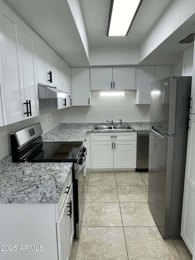SPECIALS for IMMEDIATE MOVE IN! This is too good to pass up!