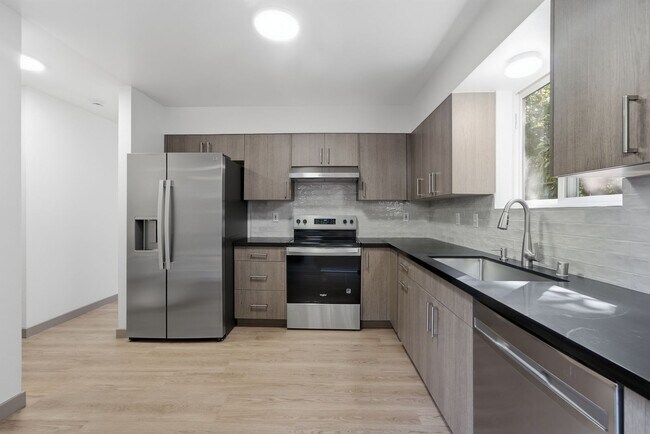Photo - 19821 Whitman Pl N