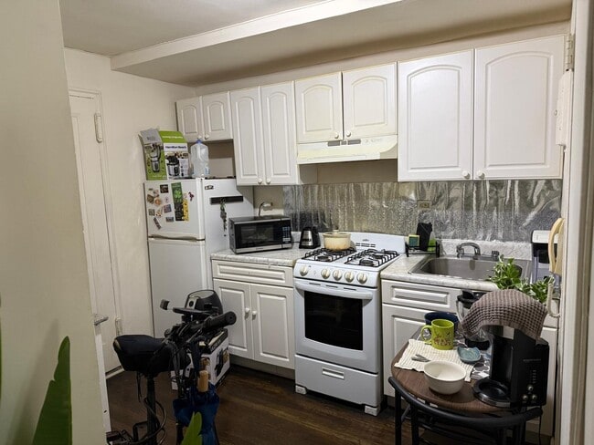 Building Photo - 67-11 Yellowstone Blvd Unit 4D