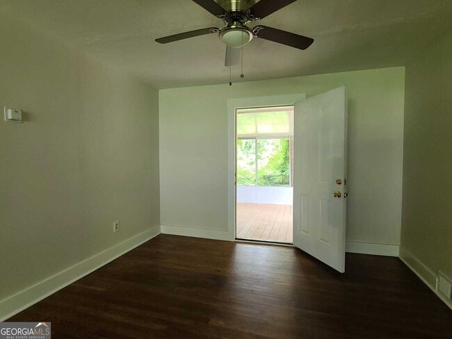 Photo - 1940 Meadow Ln