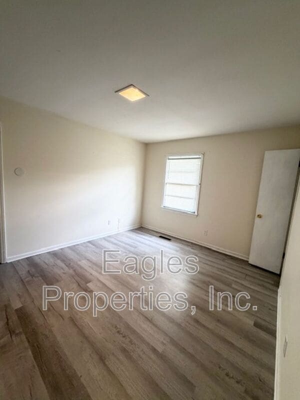 Photo - 2803 Warrick Cir