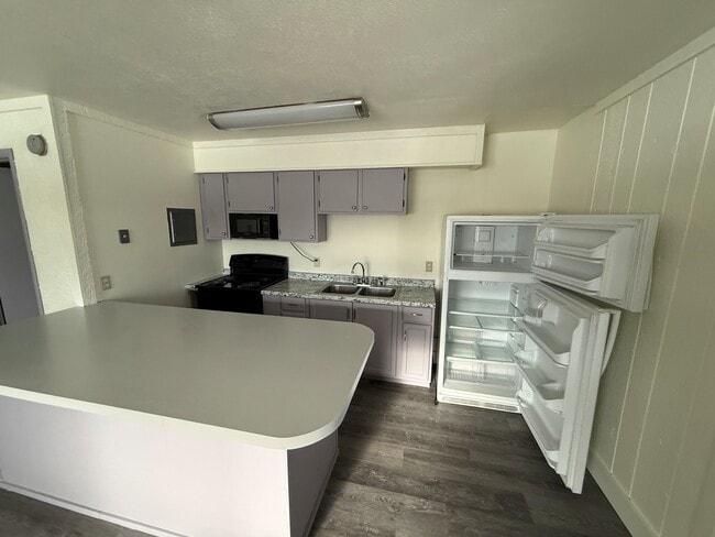 Photo - Hillside Apartments