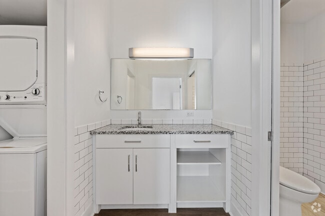 1BR, 1BA - 1,017SF - Bathroom
