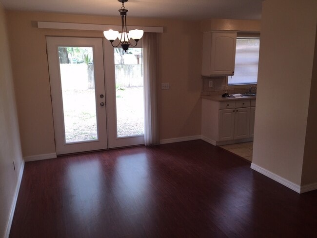 Photo - 247 Oakwood Dr