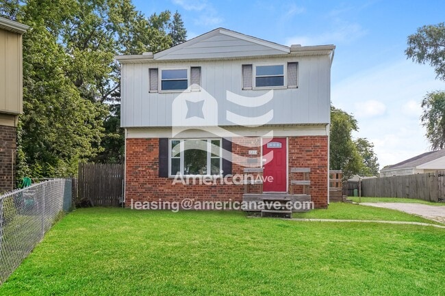 Building Photo - 2213 Dahlia Cir