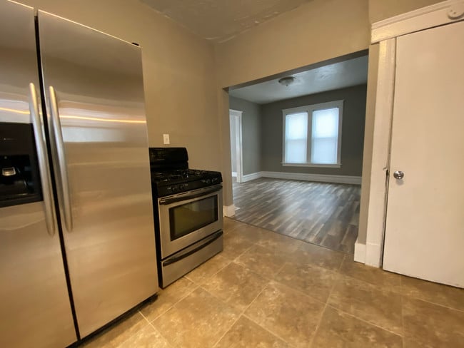 Photo - 510 W 7th St