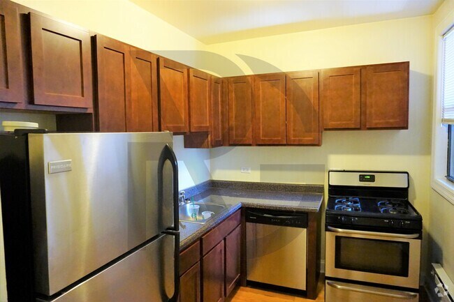 Building Photo - 3732 N Pine Grove Ave Rental