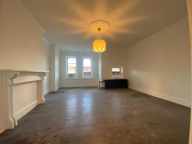 Building Photo - 2700 Saint Paul St Unit 3