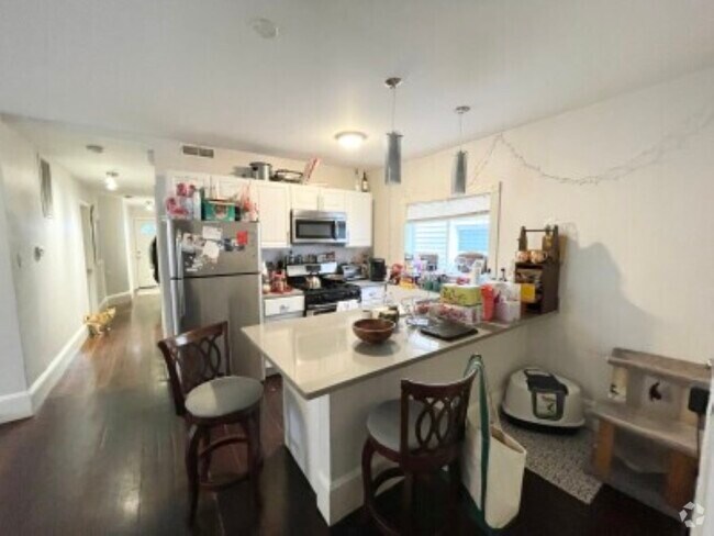 Building Photo - 32 Rawson St Unit 2 Rental