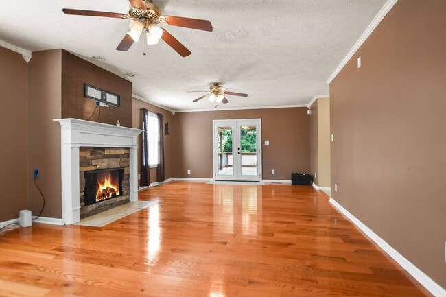 Photo - Pet Friendly Three Bedroom!