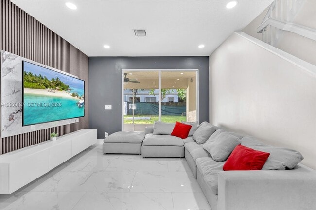 Photo - 5040 Willow Pond Rd W