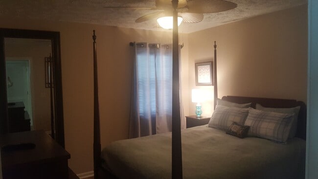 Photo - Nicely furnished 2 bedroom condo in River Oaks