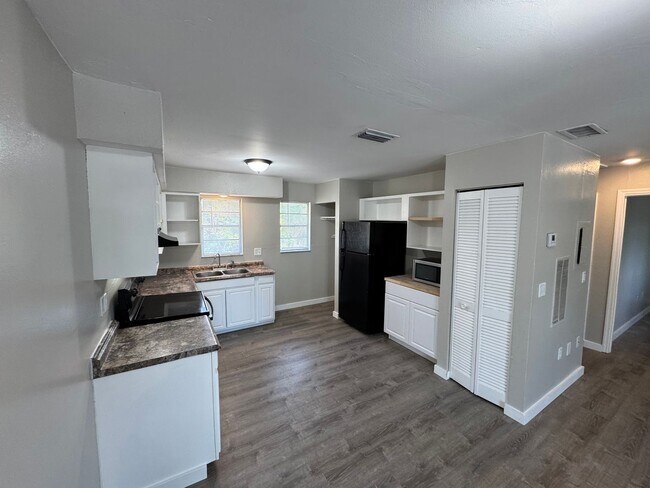 Photo - 927 33rd Ave W Unidad 1