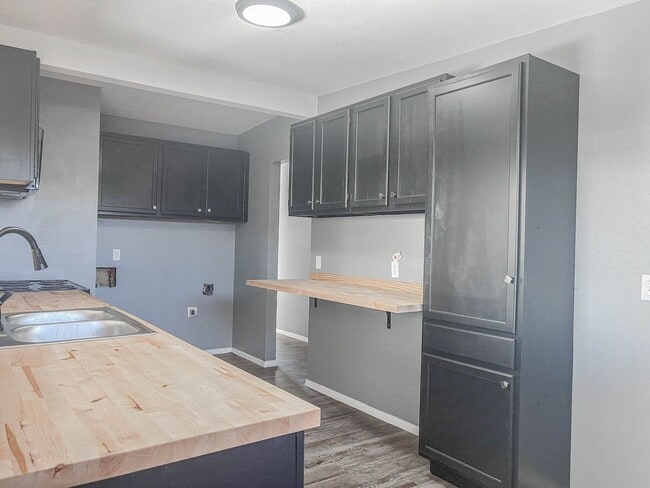 Photo - 2505 47th St