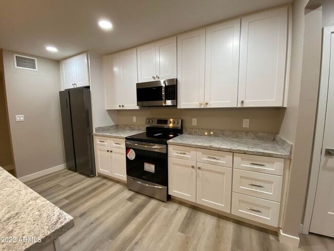 Building Photo - 1814 E Randall Dr Rental