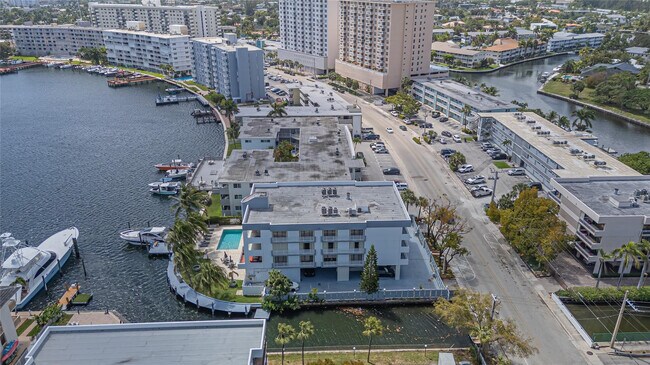 Photo - 468 Golden Isles Dr Unidad 402