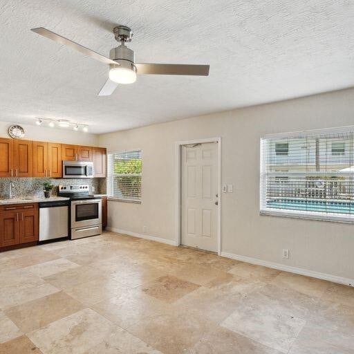 Photo - 1470 N Dixie Hwy Unit 4