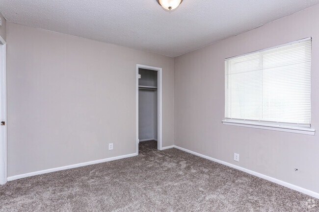 2BR, 1.5BA - 938 SF